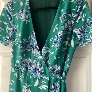 Pretty floral wrap dress . Lined . High low hem